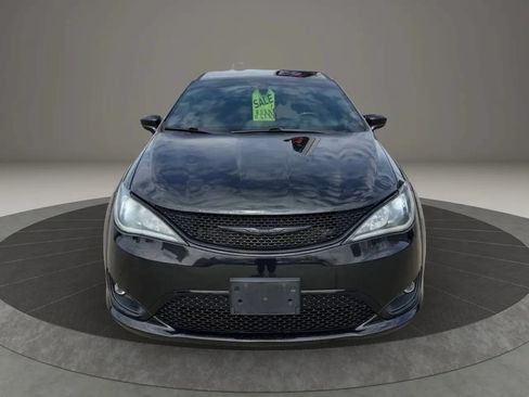 Used 2019 Chrysler Pacifica Touring Plus w/ S Appearance Package FWD image 2