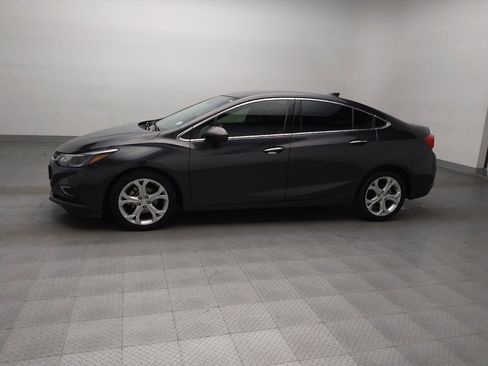 Used 2017 Chevrolet Cruze Premier image 2