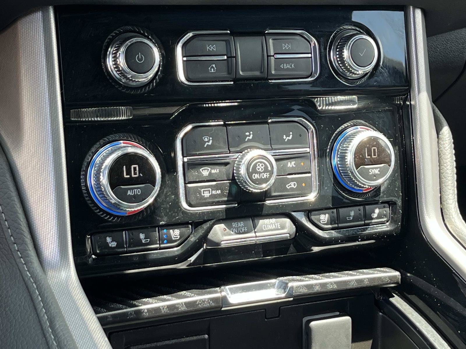 Used 2024 GMC Yukon XL Denali AWD/4WD image 35