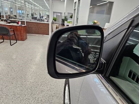 Used 2018 Dodge Grand Caravan SXT image 38