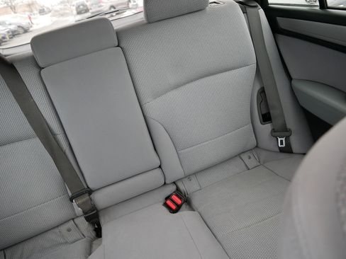 Used 2018 Subaru Outback 2.5i Premium image 14