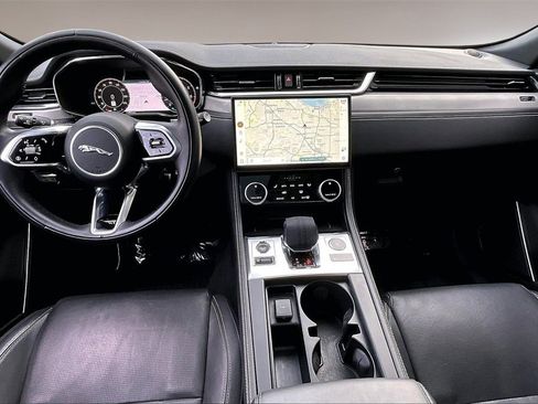 Used 2025 Jaguar F-PACE R-Dynamic S image 7