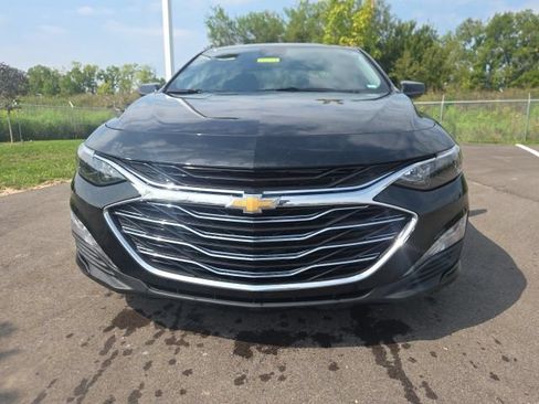 Used 2025 Chevrolet Malibu LT FWD image 3