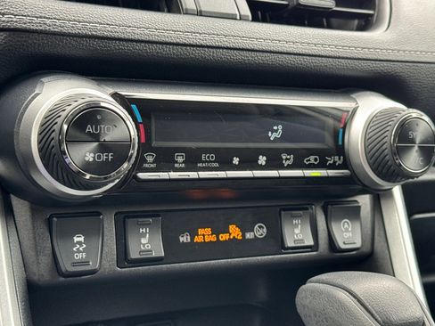 Used 2025 Toyota RAV4 XLE image 21