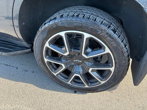 Used 2022 Chevrolet Tahoe RST w/ Luxury Package AWD/4WD image 19