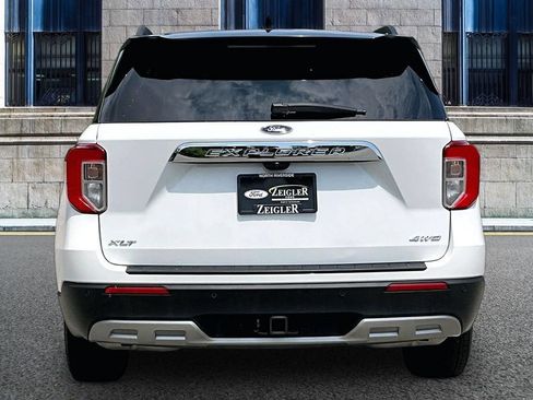 Used 2023 Ford Explorer XLT w/ Equipment Group 202A AWD/4WD image 4
