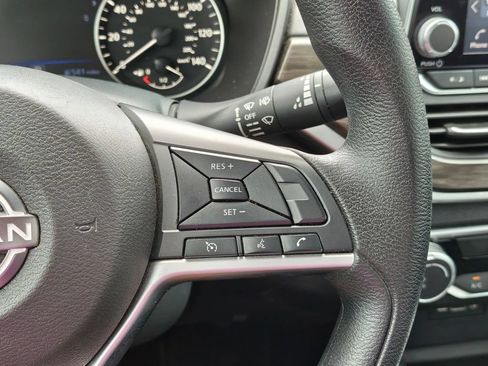 Used 2025 Nissan Altima 2.5 SV FWD image 17
