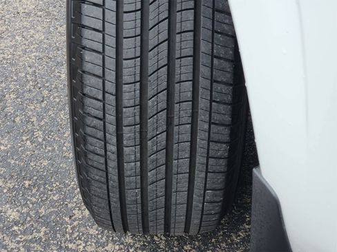 Used 2024 Nissan Frontier SL w/ Technology Package image 10