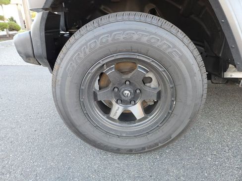 Used 2020 Jeep Wrangler Sport image 9