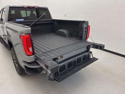 Used 2025 GMC Sierra 1500 AT4 w/ AT4 Premium Package AWD/4WD image 17