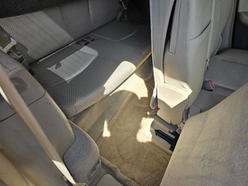 Used 2005 Toyota Highlander 2WD V6 w/ 3rd Row image 10