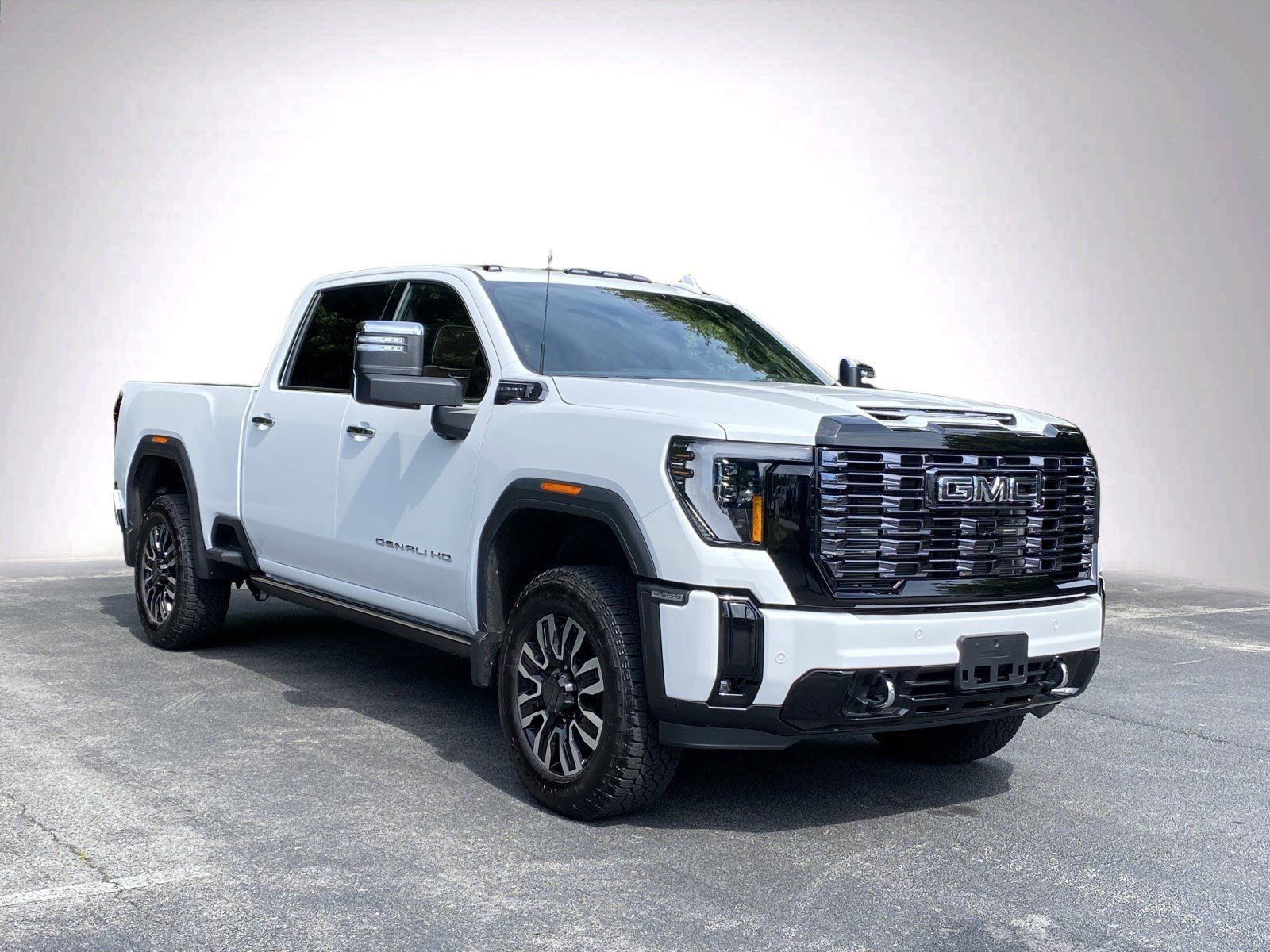 Used 2026 GMC Sierra 2500 Denali Ultimate AWD/4WD image 2