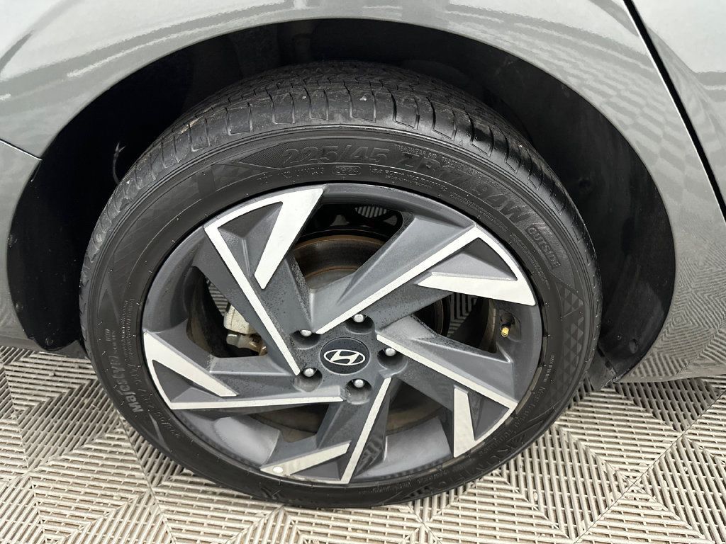 Used 2025 Hyundai Elantra Limited FWD image 18