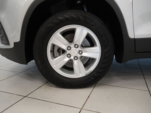 Used 2022 Chevrolet Trax LT w/ LT Convenience Package image 10