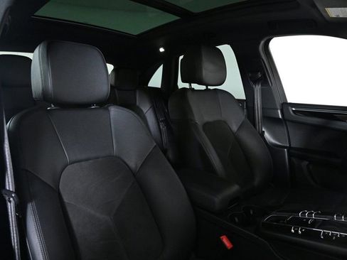 Certified 2019 Porsche Macan image 18