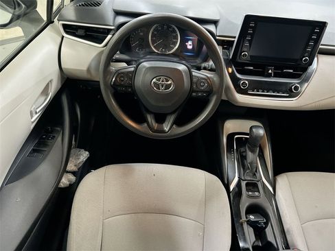 Used 2020 Toyota Corolla LE image 19