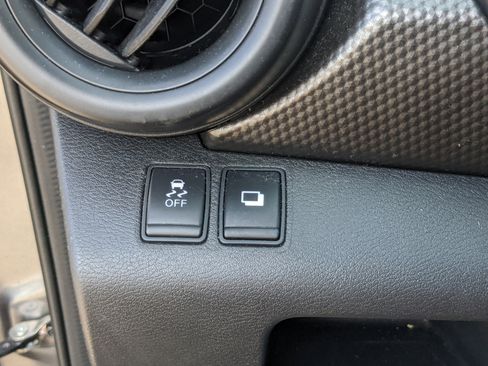 Used 2018 Nissan Kicks S image 22