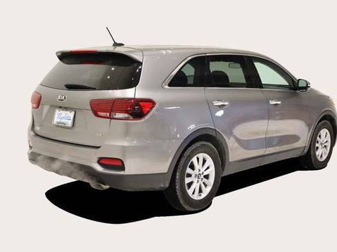 Used 2019 Kia Sorento L image 6