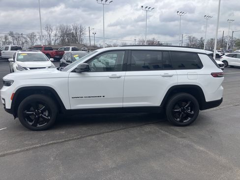 Used 2023 Jeep Grand Cherokee L Limited w/ Black Appearance Package image 4