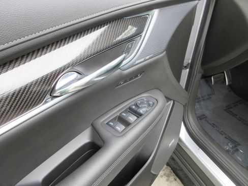 Used 2025 Cadillac XT6 Sport w/ Technology Package image 35