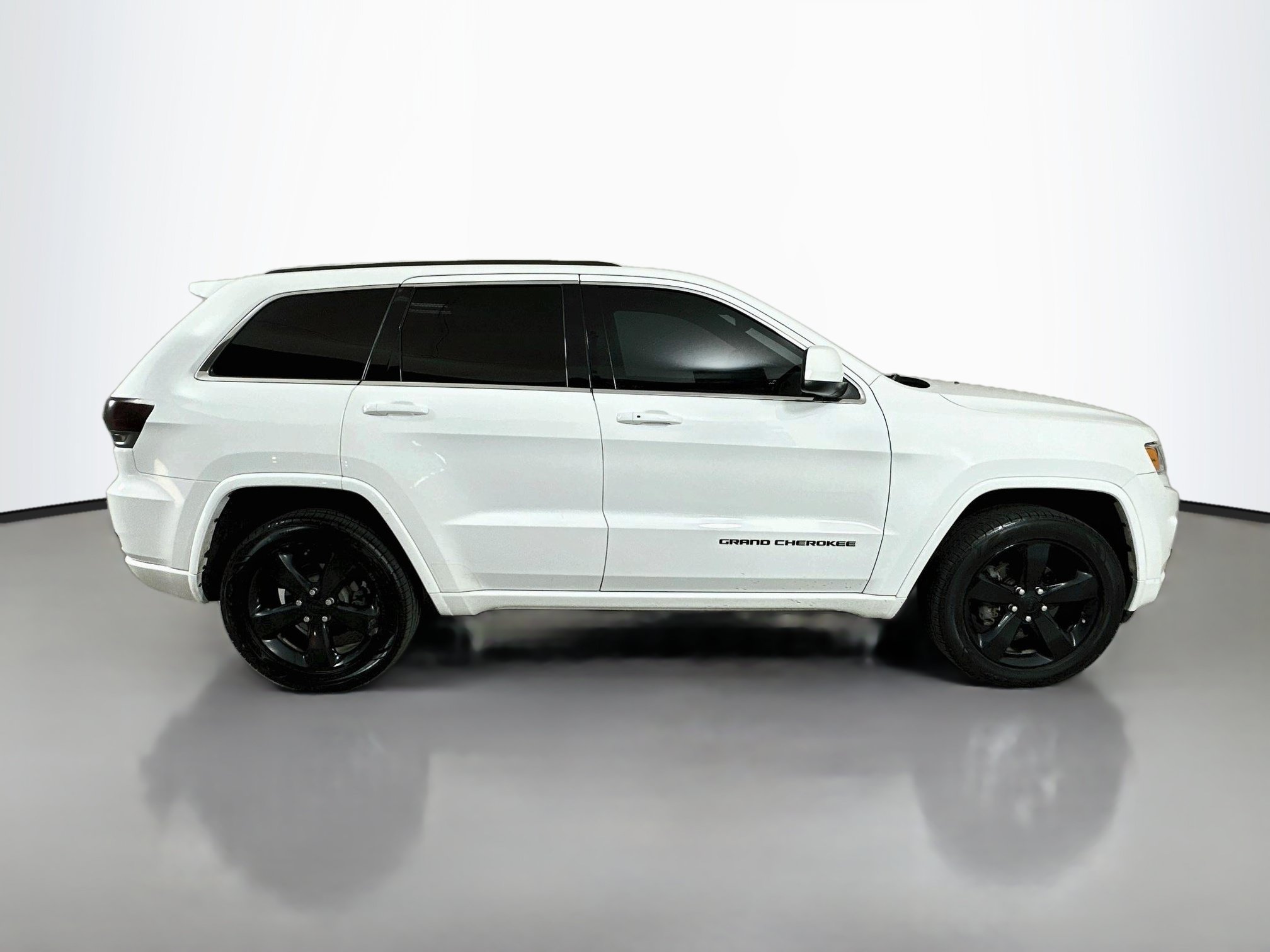 Used 2014 Jeep Grand Cherokee Altitude AWD/4WD image 8