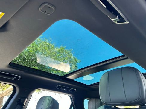 Used 2025 Land Rover Range Rover Sport SE image 16