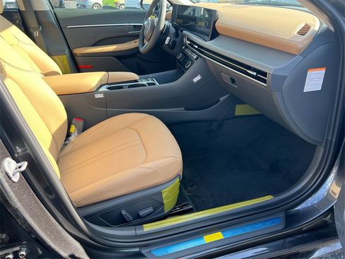 New 2025 Hyundai Sonata Limited image 13