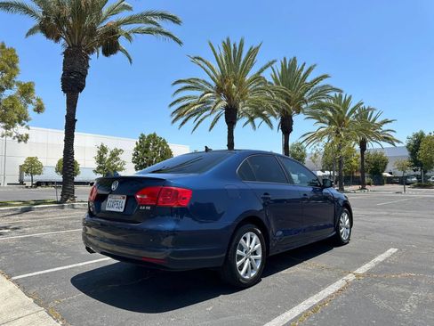Used 2011 Volkswagen Jetta SE FWD image 3