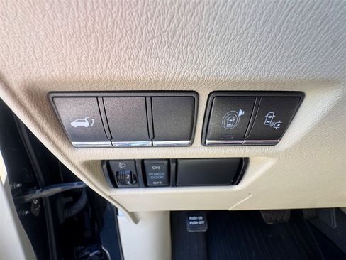 Used 2017 INFINITI QX80 4WD w/ Driver Assistance Package image 17