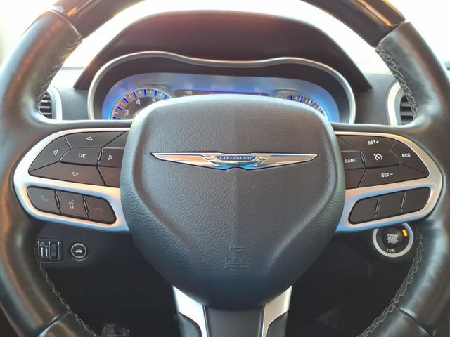 Used 2018 Chrysler 300 Limited AWD/4WD image 23