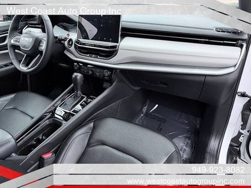 Used 2025 Jeep Compass Limited AWD/4WD image 17