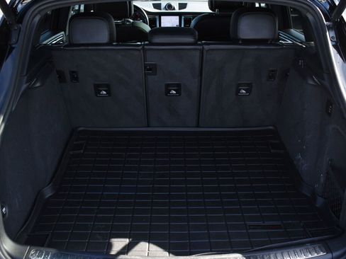 Used 2018 Porsche Macan Sport Edition image 37