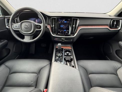 Used 2025 Volvo V60 B5 Cross Country Plus AWD/4WD image 13
