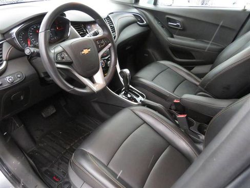 Used 2020 Chevrolet Trax Premier image 16