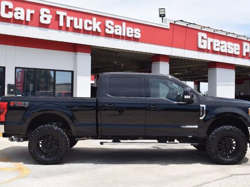 Used 2017 Ford F250 Lariat w/ Lariat Ultimate Package AWD/4WD image 3