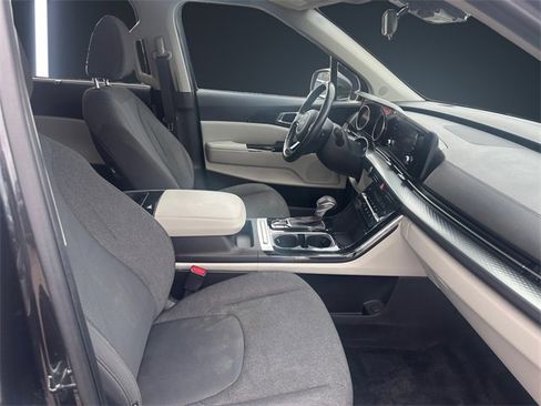 Used 2022 Kia Carnival LX image 15