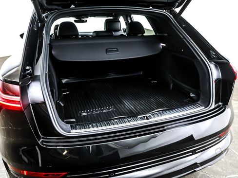 Used 2022 Audi e-tron Premium w/ Convenience Plus Package image 23