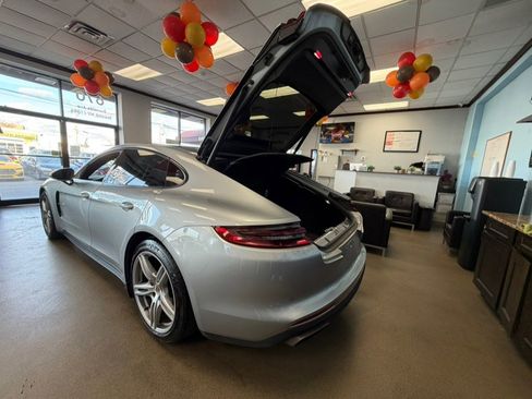 Used 2019 Porsche Panamera 4 image 41