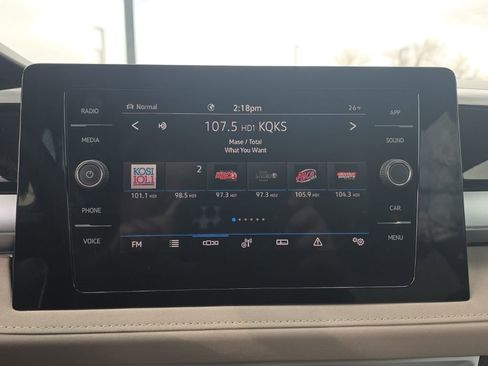 Certified 2025 Volkswagen Taos SE image 19