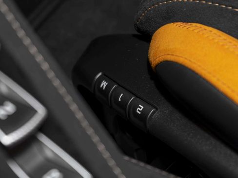 Used 2024 McLaren 750S Spider RWD image 19
