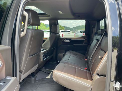 Used 2025 GMC Sierra 1500 Denali w/ Denali Reserve Package AWD/4WD image 3