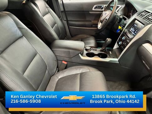 Used 2015 Ford Explorer XLT w/ Equipment Group 202B AWD/4WD image 21