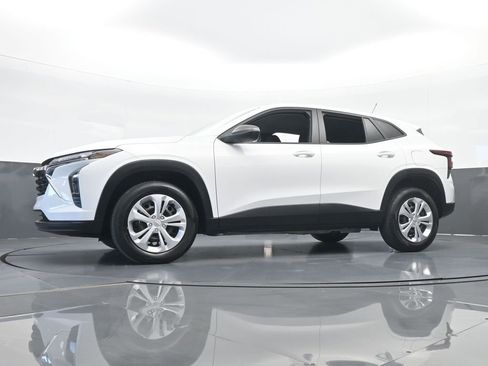 Used 2024 Chevrolet Trax LS w/ Driver Confidence Package image 52