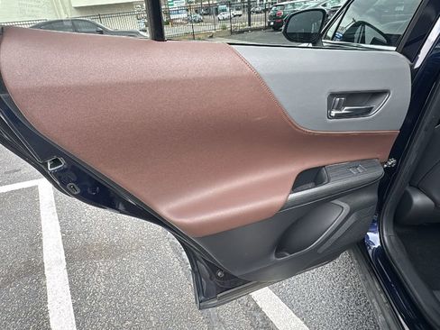 Used 2023 Toyota Venza Limited image 13