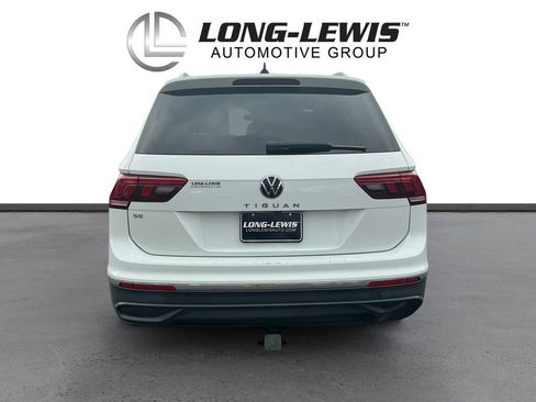 Used 2022 Volkswagen Tiguan SE w/ Panoramic Sunroof Package FWD image 5