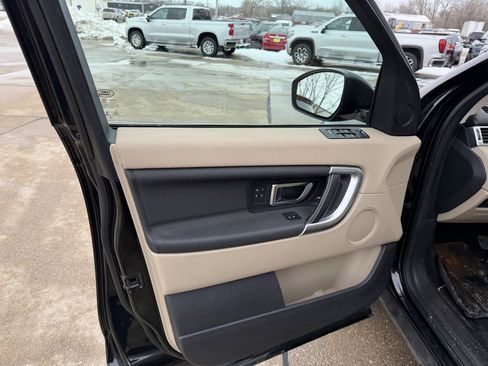 Used 2017 Land Rover Discovery Sport HSE image 10