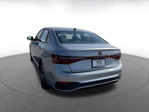 Used 2025 Volkswagen Jetta SE image 11