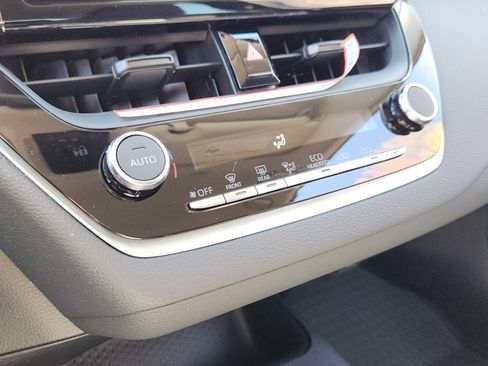 Used 2025 Toyota Corolla LE image 26