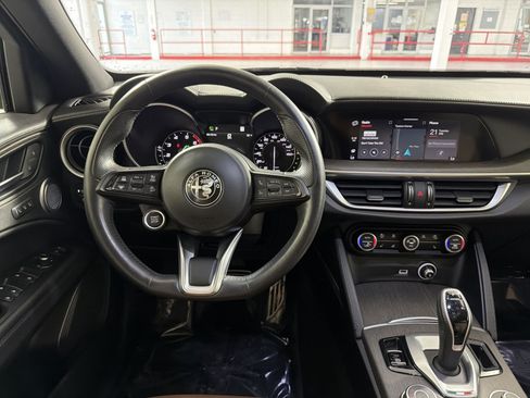 Used 2023 Alfa Romeo Stelvio Ti AWD/4WD image 16