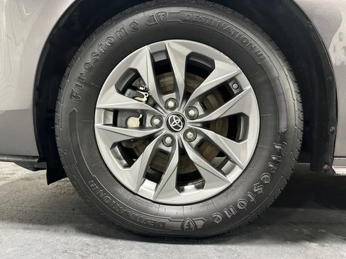 Used 2024 Toyota Sienna XLE AWD/4WD image 6
